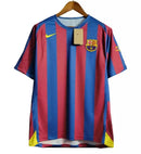 Camisa Barcelona Ronaldinho 05/06 Retrô - Azul e Vermelha
